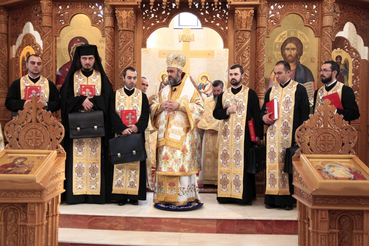 Slujire arhierească  la Catedrala copiilor din Buzău 68009
