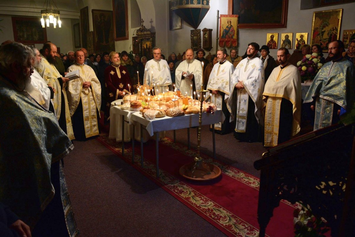 Bucurie a rugăciunii, la hramul Bisericii Toma Cozma 67956