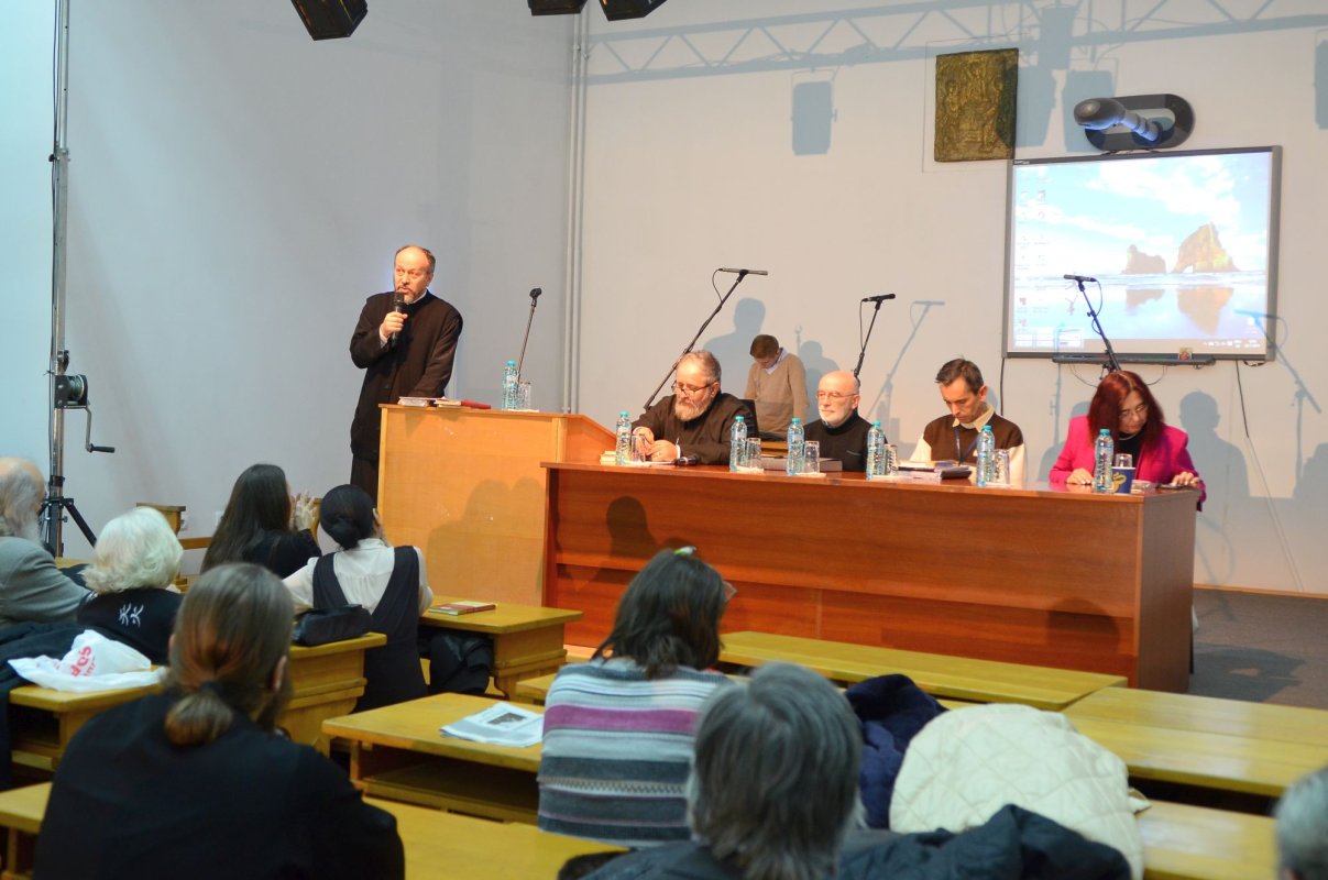 „Văzduhul duhovnicesc” al poetului Daniel Turcea 67926