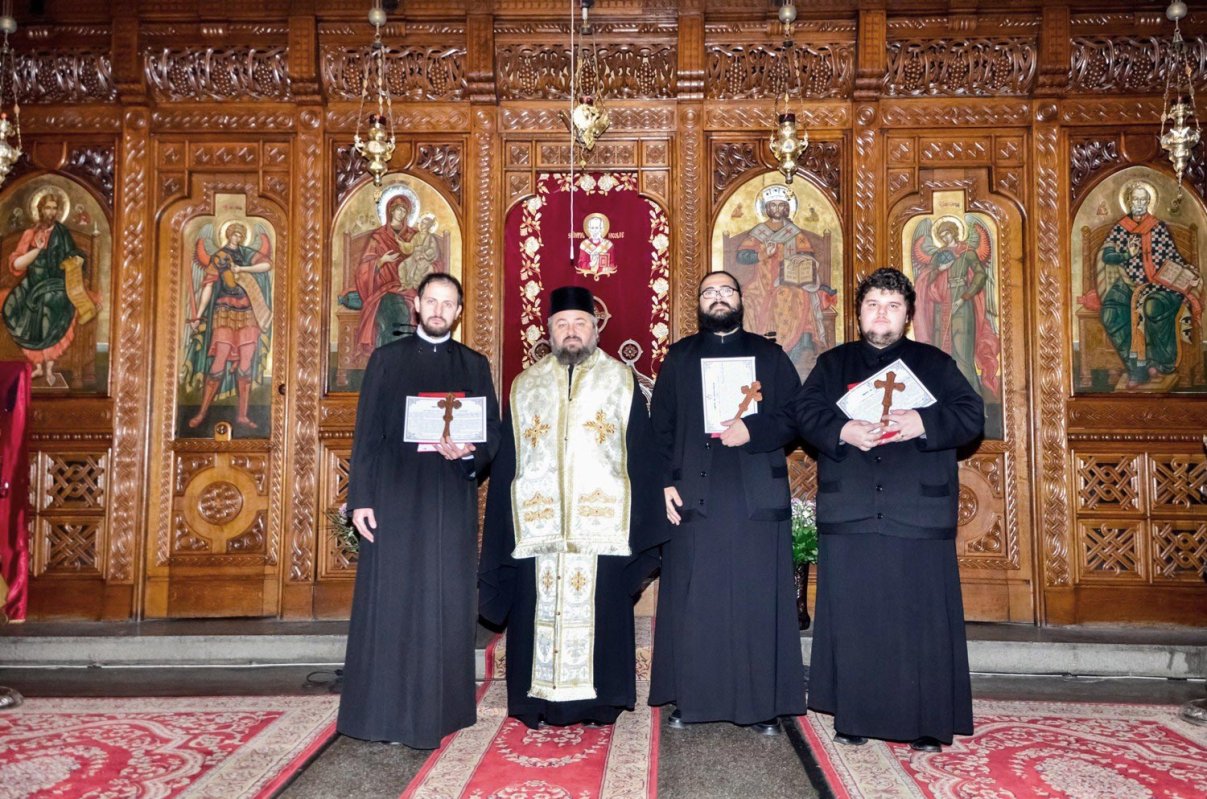 Duhovnici hirotesiţi la Deva 67843