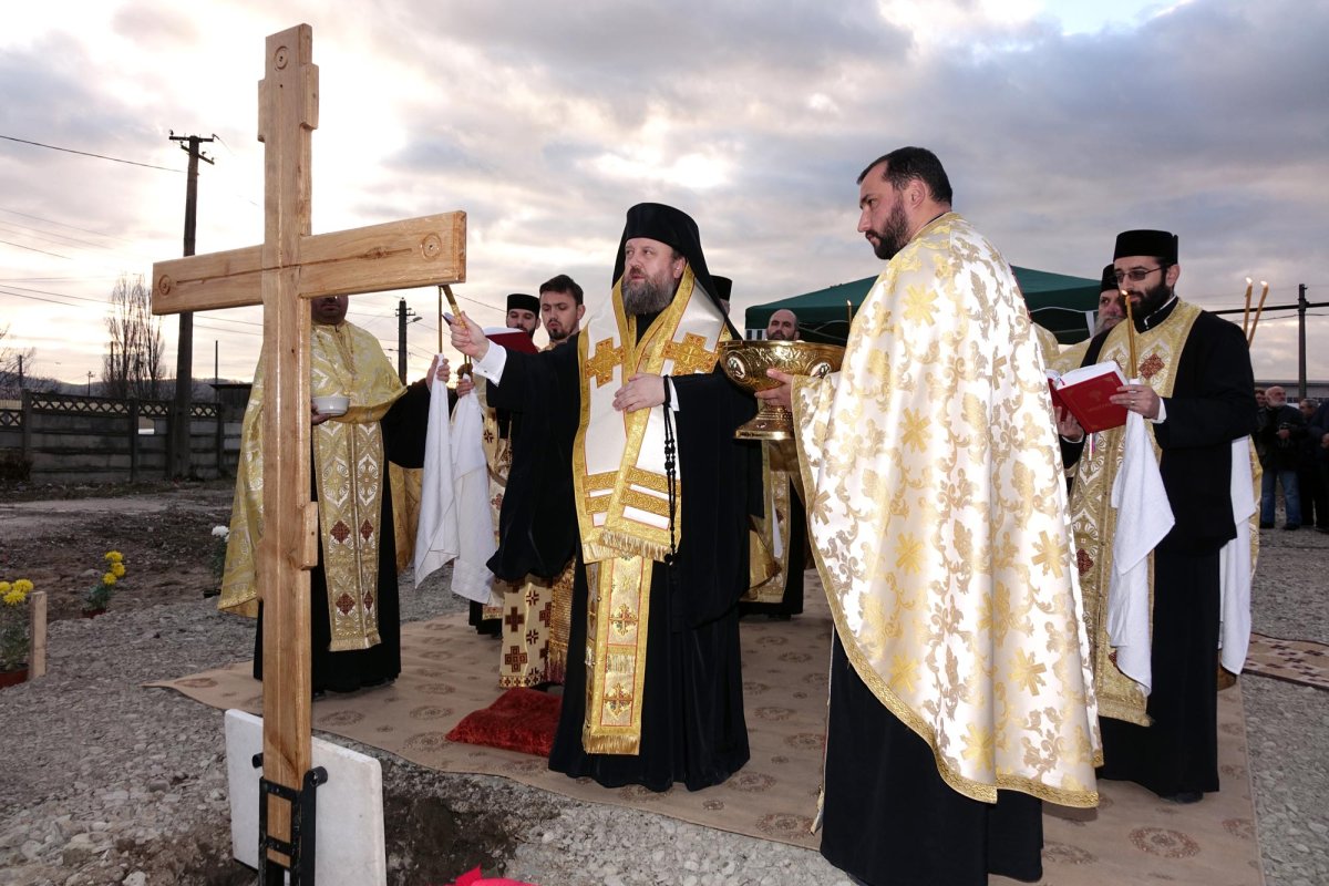 Piatră de temelie pentru o nouă biserică în Câmpina 67820