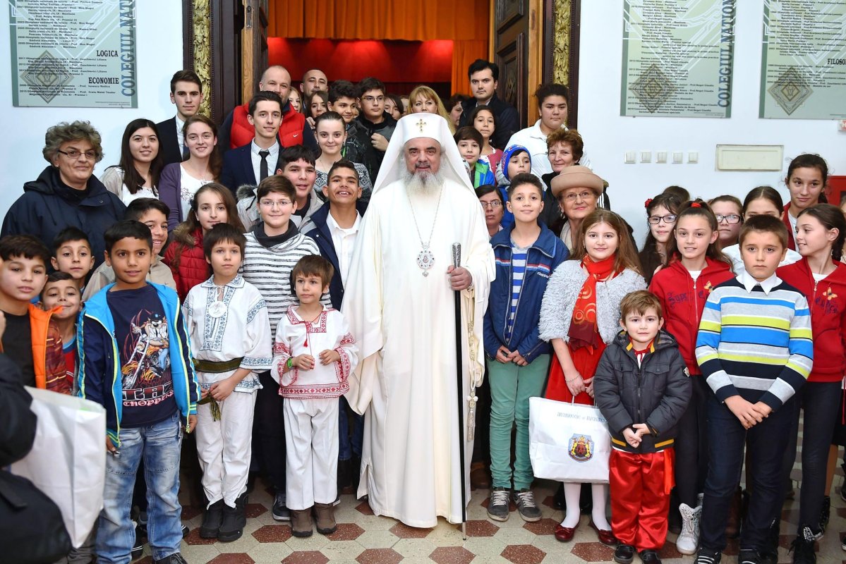 Colindul străbun: cântare sfântă şi îndemn la milostenie 67792