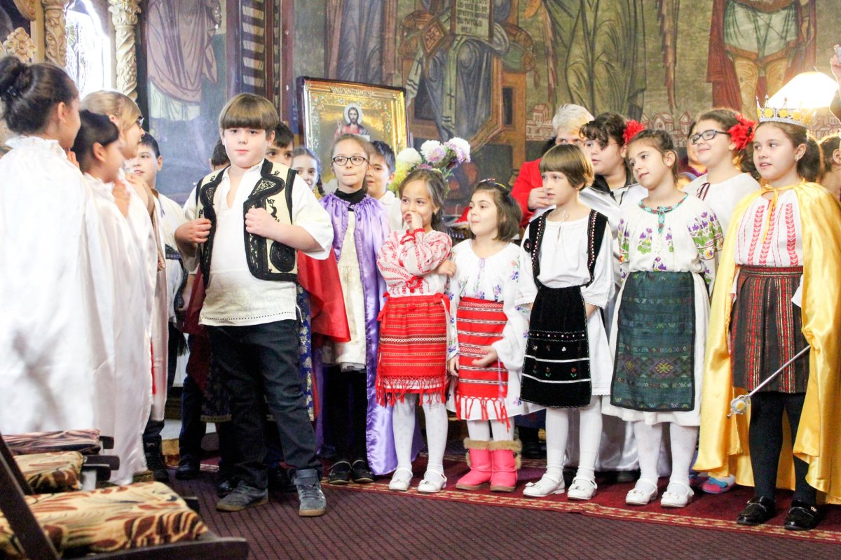 Daruri pentru colindătorii de la Şcoala „Mihai Viteazul” 67785