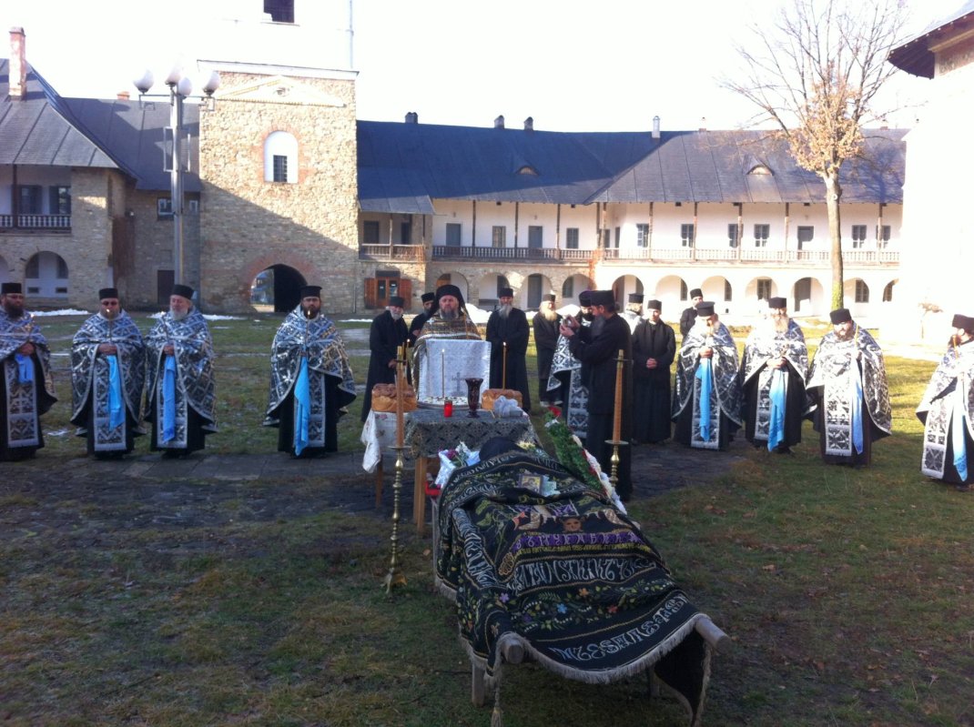 Părintele Ioanichie, monah ascultător şi devotat mănăstirii 67775