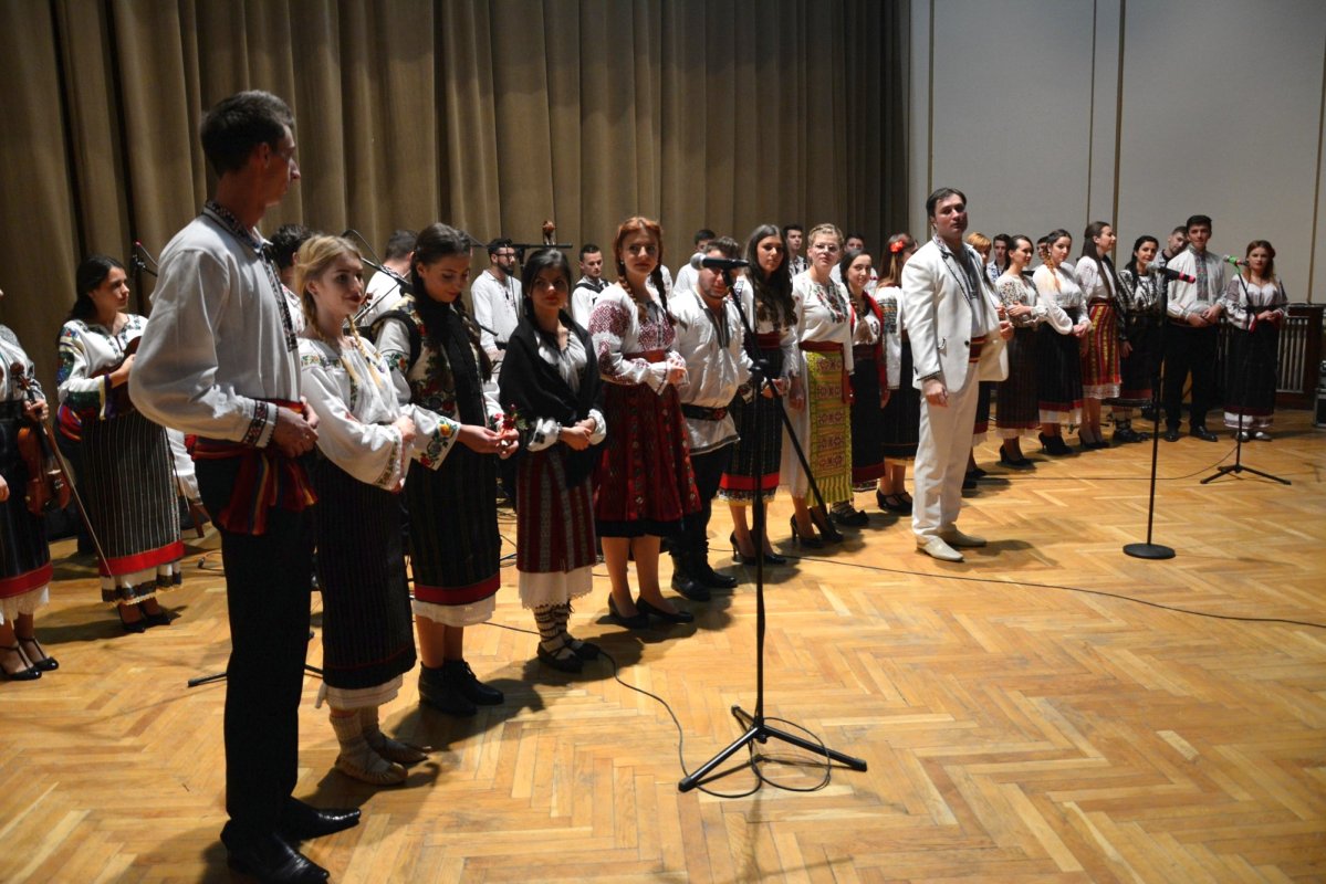 Spectacol caritabil pentru copiii nevoiaşi din judeţul Iaşi 67747