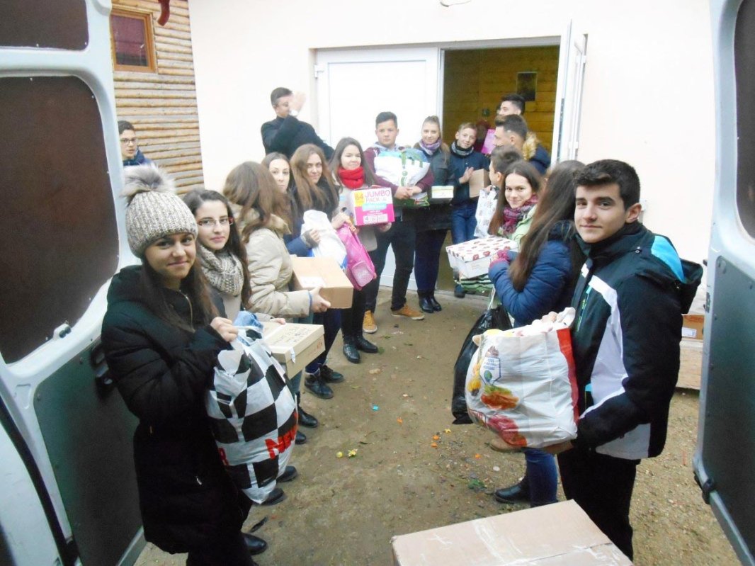 Acţiuni ale tinerilor voluntari din Câmpia Turzii 67673