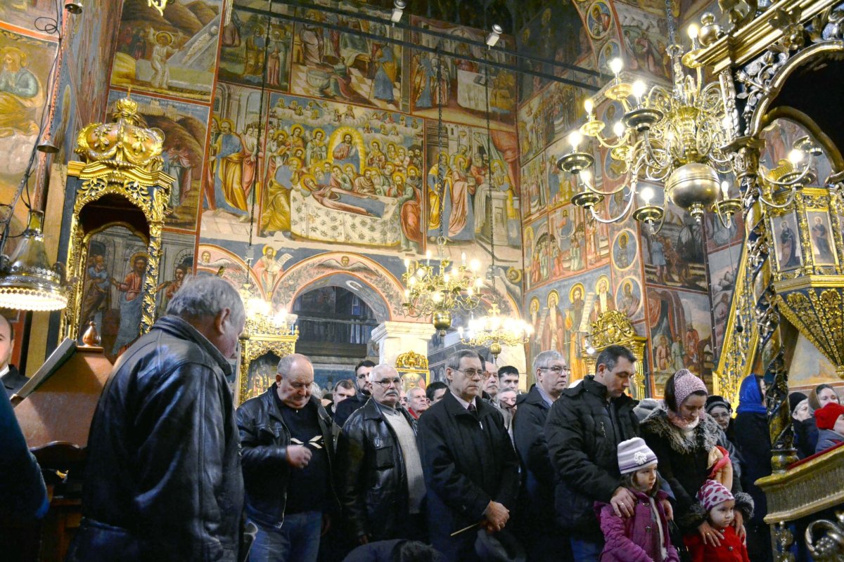 IPS Părinte Mitropolit Teofan a slujit Sfânta Liturghie la Mănăstirea Golia 67588