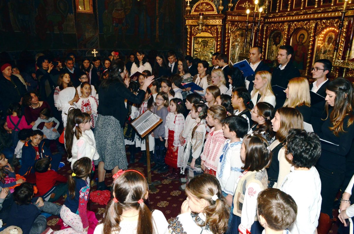 Biserica și Școala, în sunet de colinde 67603