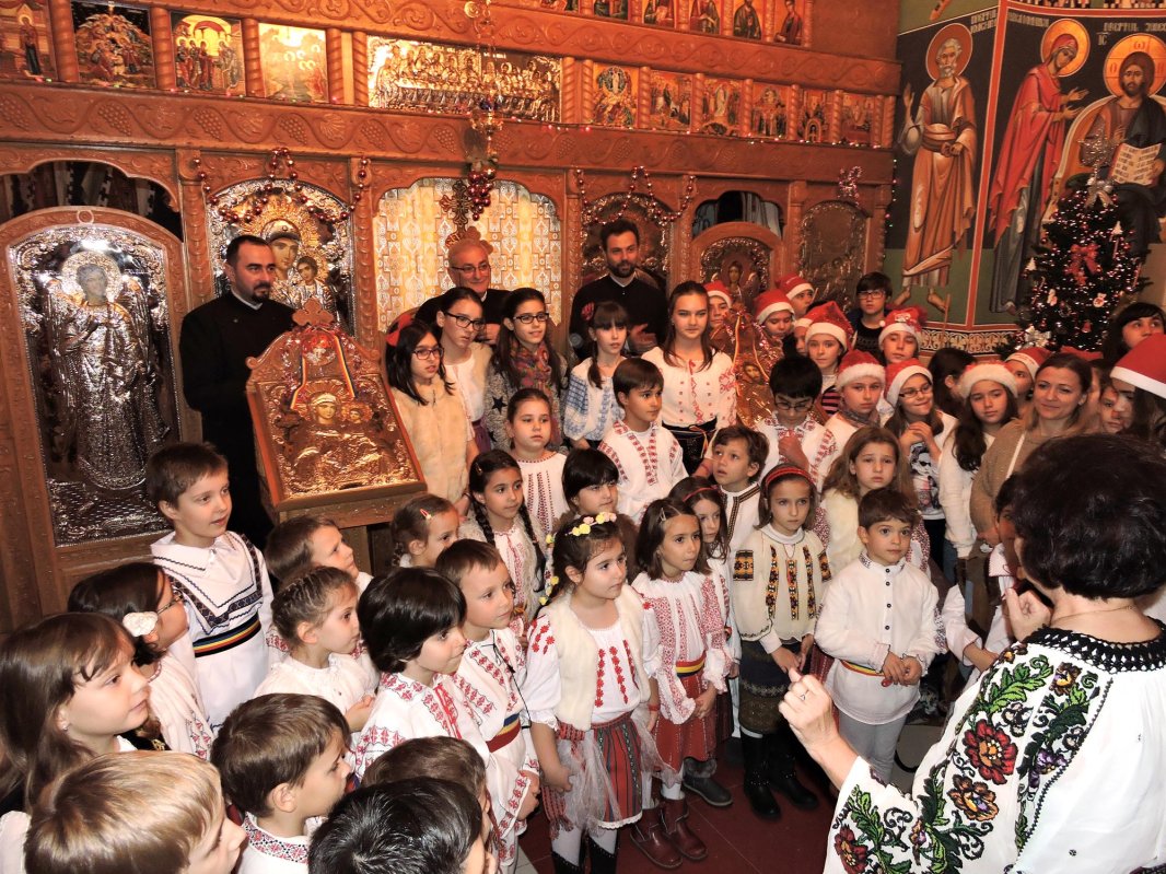 Bucuria colindelor în Biserica „Sfânta Fecioară Maria” 67605