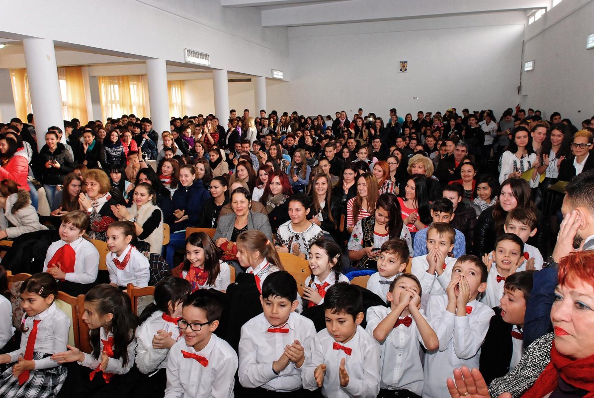 Colinde în școlile din Râmnicu Vâlcea 67593