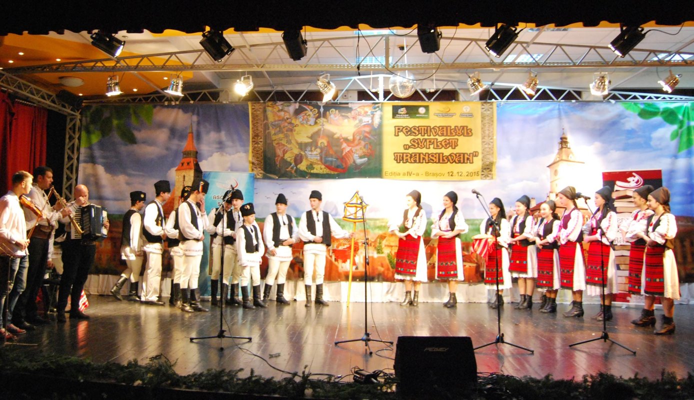 Colinde şi daruri în apropierea Crăciunului 67564