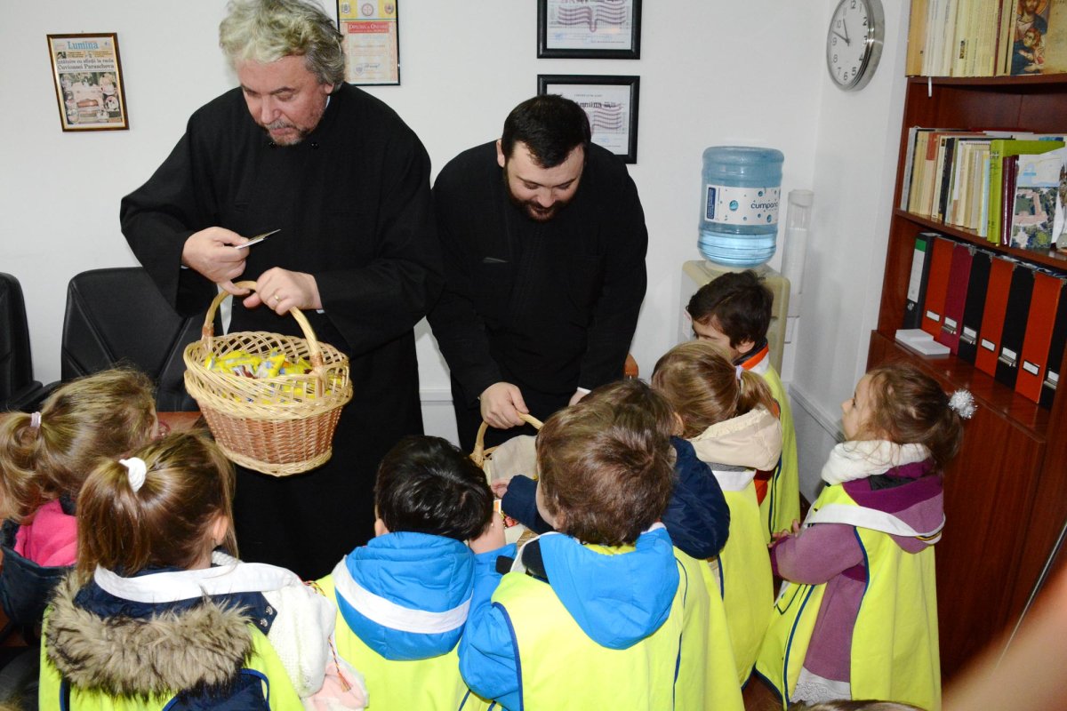 Primii colindători în redacția noastră 67578