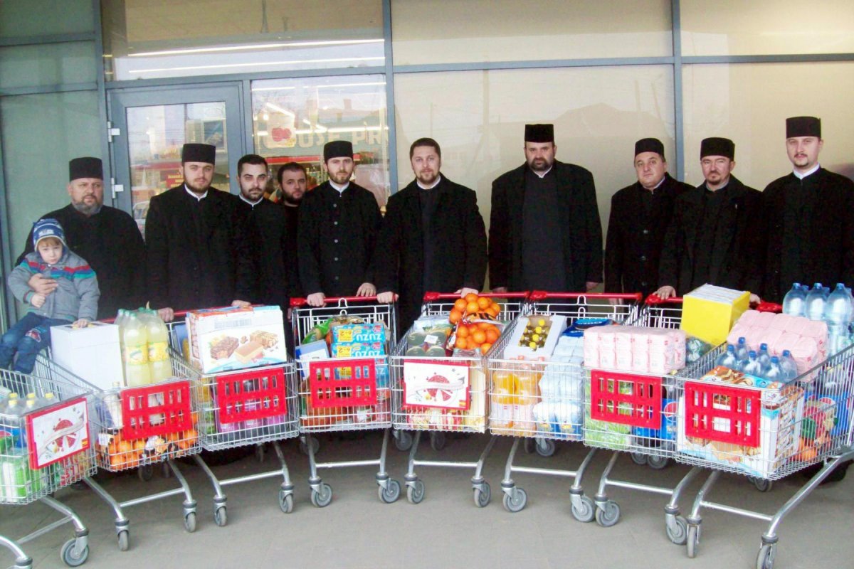 Acţiuni filantropice în prejma Crăciunului 67486