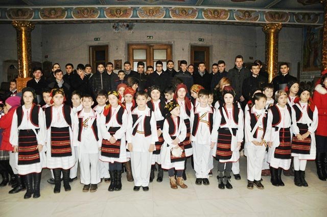 Cete de colindători anunţă Naşterea Domnului 67485