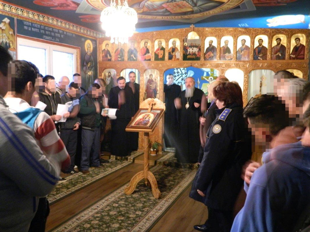 Vizită arhierească la Penitenciarul Bistriţa 67488