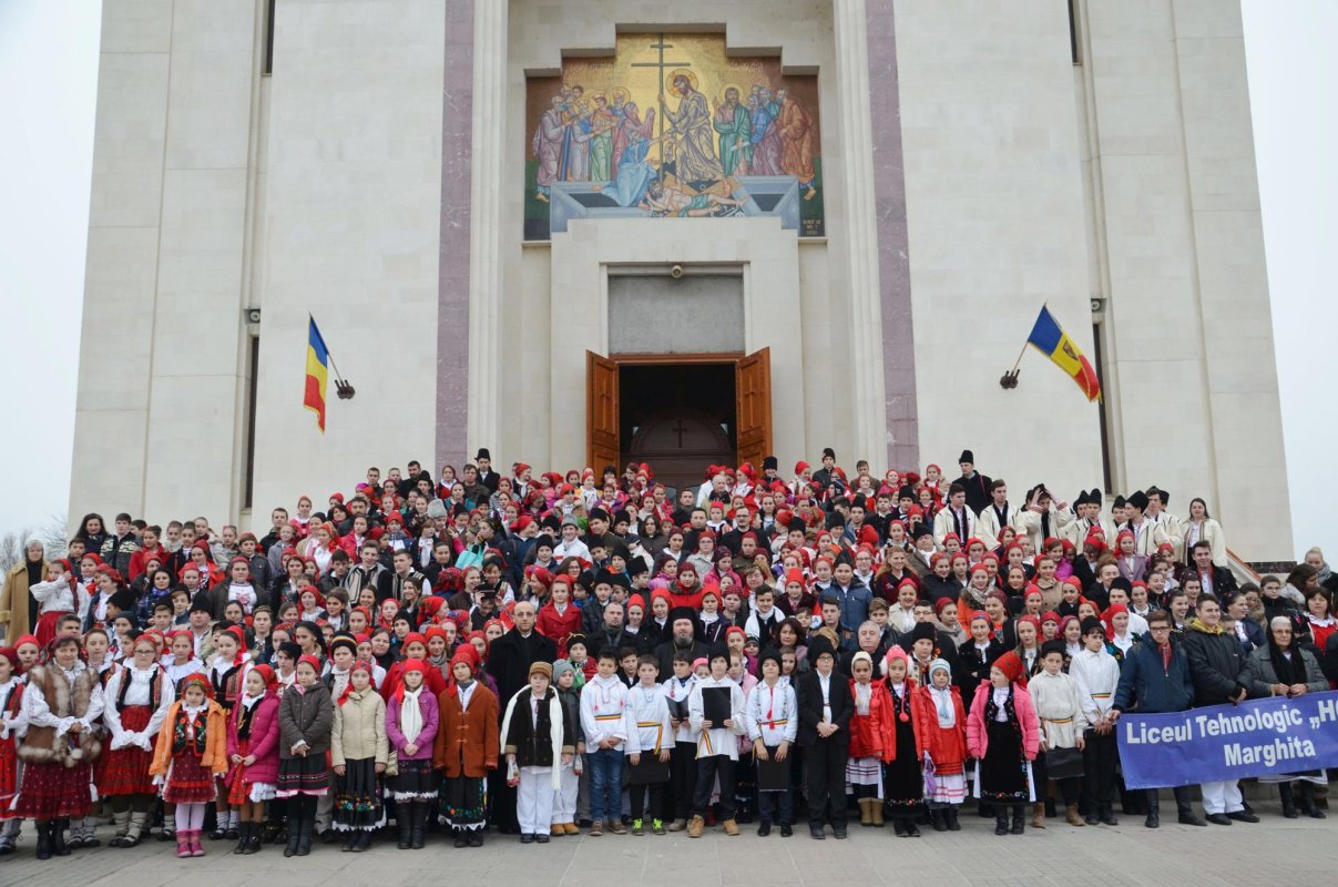 Colindele tradiţionale vestesc Naşterea Domnului 67449