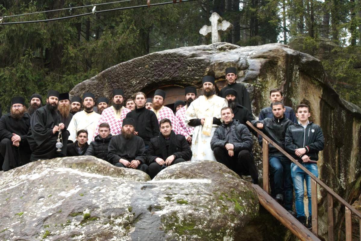 Slujba Acatistului la chilia Sfântului Daniil Sihastrul 67446