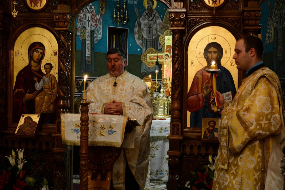 Humorenii au privegheat în ajunul Crăciunului 67358