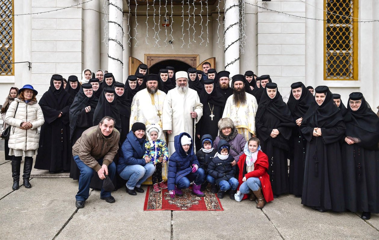 „Oricine se botează devine un fiu iubit al lui Dumnezeu” 67328