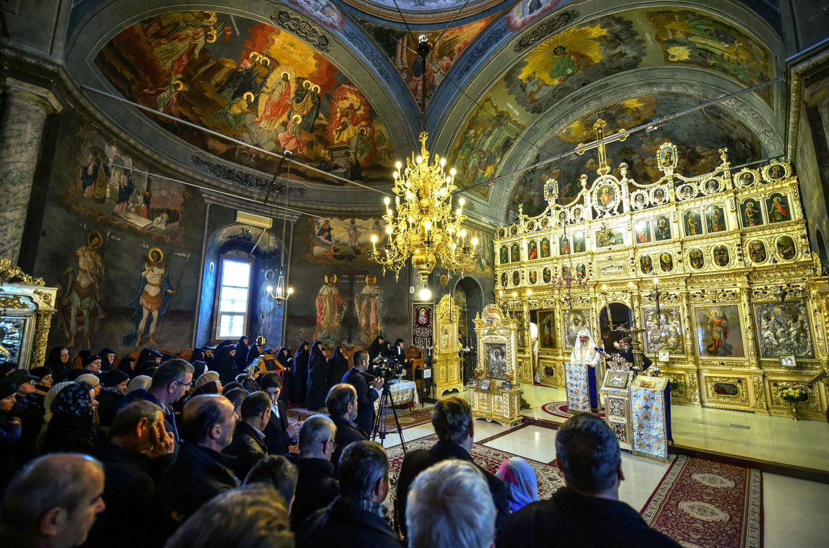 „Oricine se botează devine un fiu iubit al lui Dumnezeu” 67329