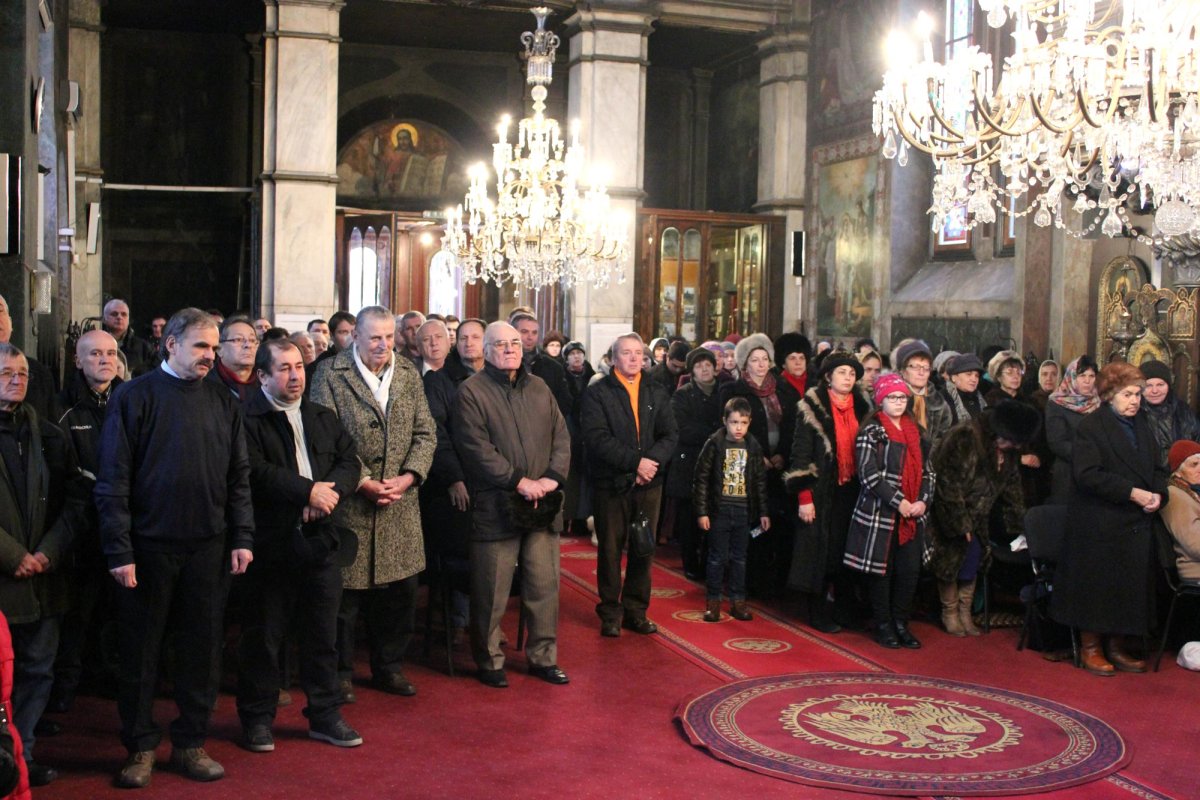 „Mântuitorul a luat trupul nostru şi îl păstrează în Sfânta Treime” 67248