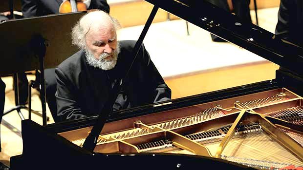 Pianistul Radu Lupu, decorat de Regina Angliei 67284