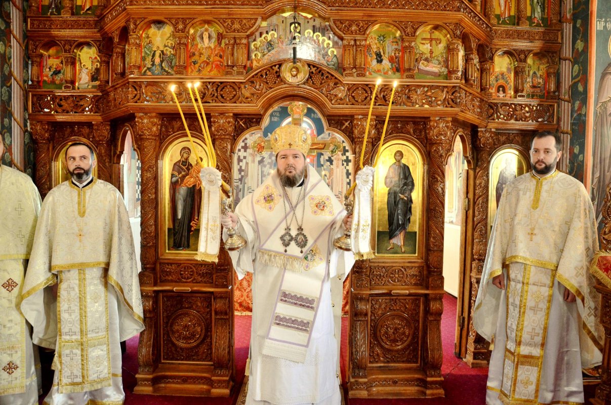 Slujiri arhiereşti în Duminica dinaintea Botezului Domnului 67240