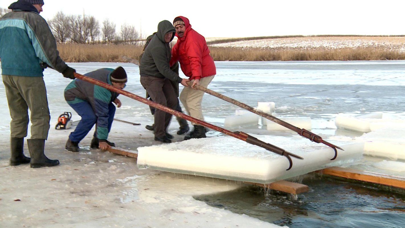Crucile de gheaţă din localitatea suceveană Bosanci, o tradiţie veche de 120 de ani 67178