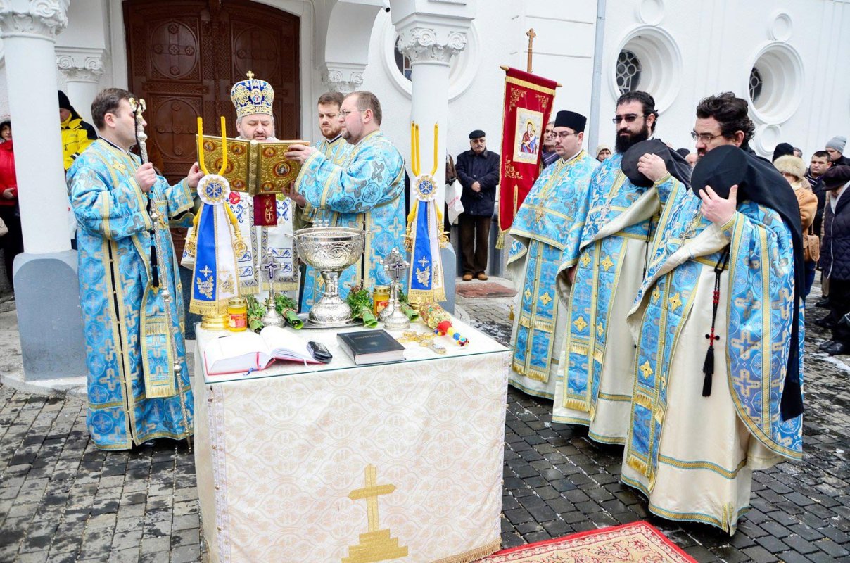 Slujiri arhiereşti la Botezul Domnului 67040