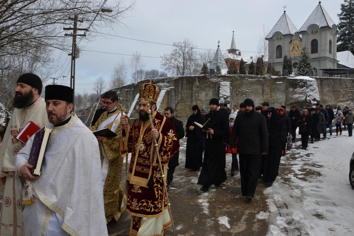 Har și binecuvântare la izvorul Mănăstirii Vasiova 66985