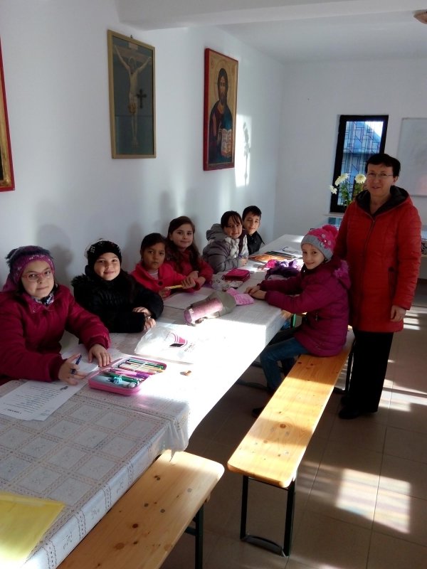 Activităţi culturale în tinda bisericii 66891