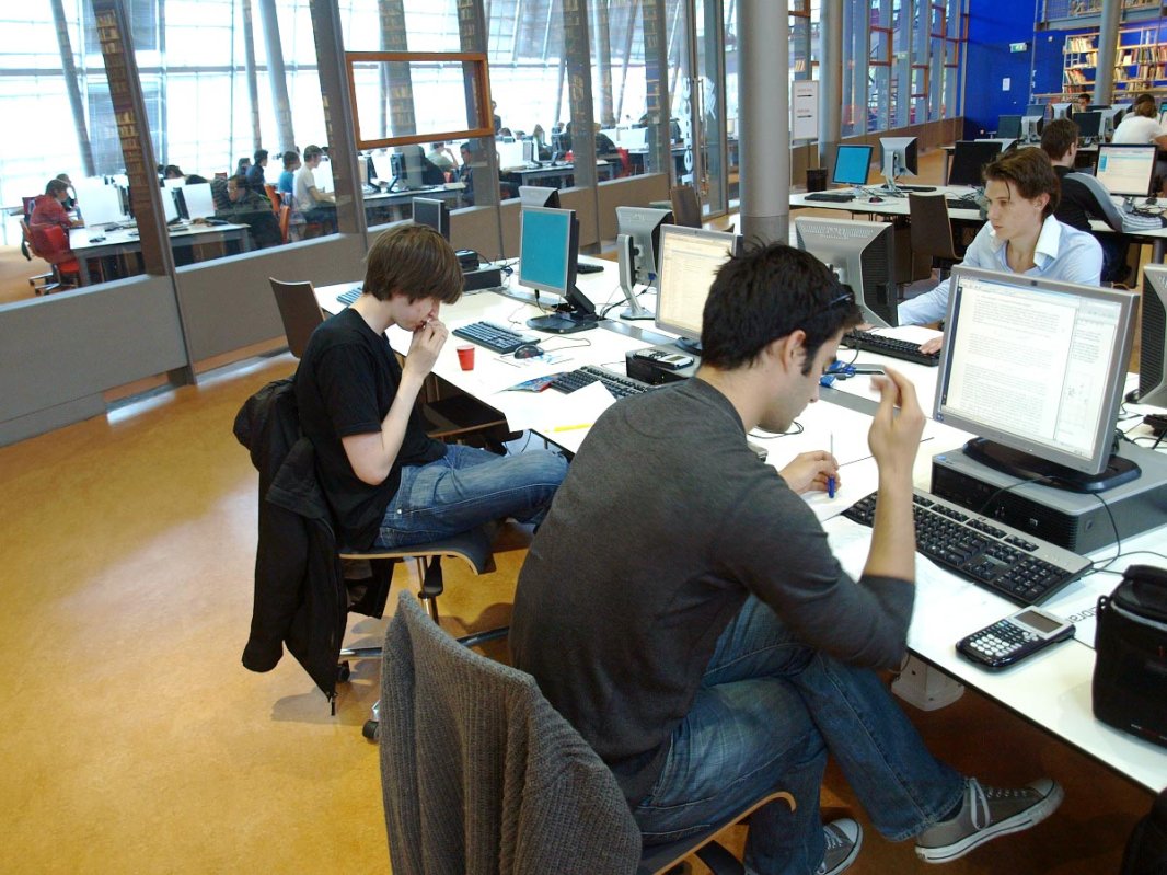 Universităţile trebuie să-şi evalueze şcolile doctorale 66849