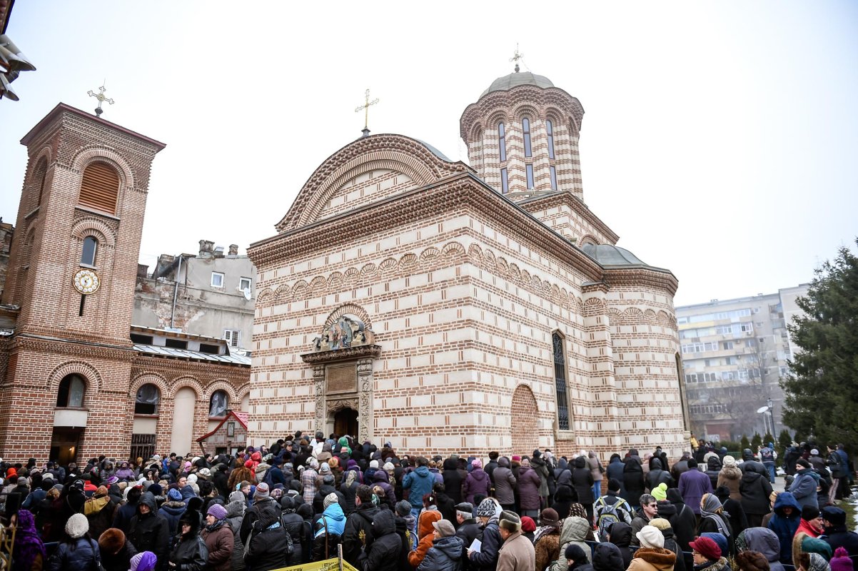 Moaștele Sfântului Efrem, pentru trei zile, la Biserica Domnească „Sfântul Anton - Curtea Veche” 66774