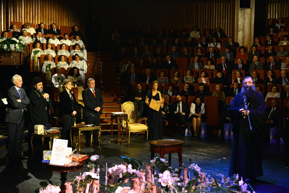 Premiu de excelenţă pentru părintele Nicolae Tănase 66775