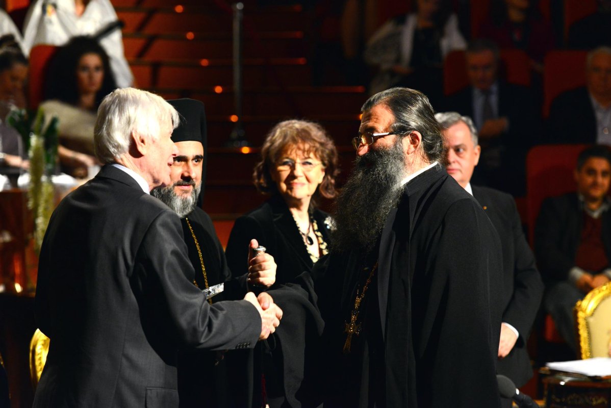 Premiu de excelenţă pentru părintele Nicolae Tănase 66777