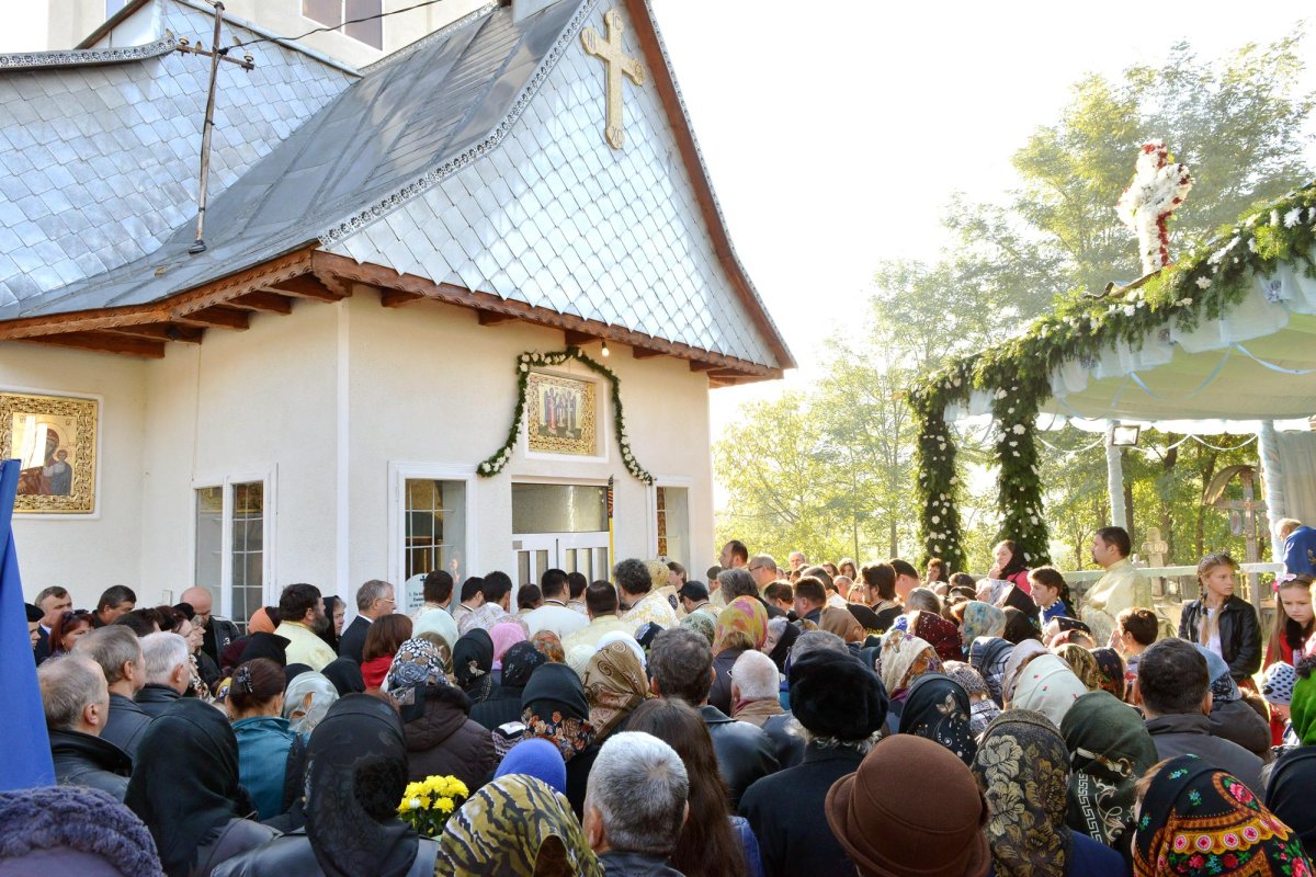 Liturghie și filantropie în Albele-Bacău 66598