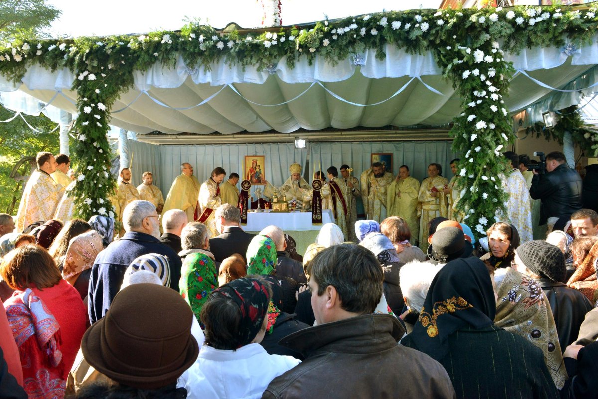 Liturghie și filantropie în Albele-Bacău 66601