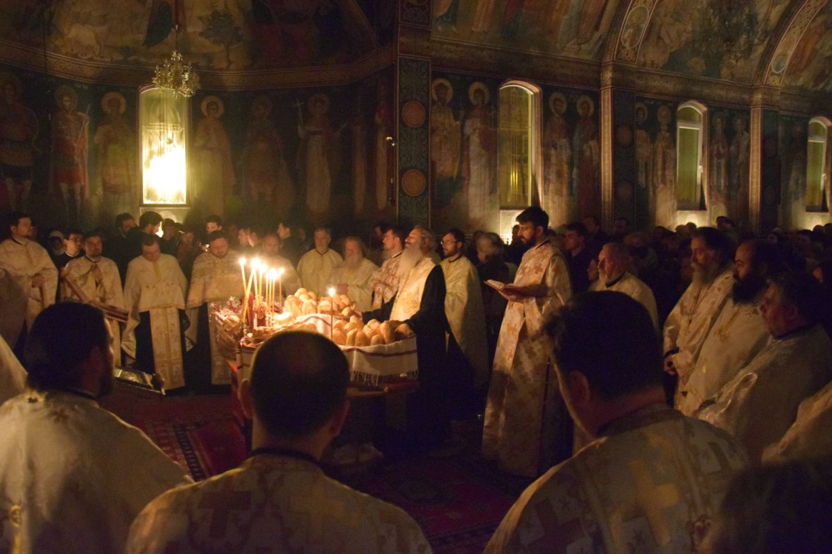 Priveghere arhierească la hramul Bisericii „Sf. Cuv. Antonie cel Mare“ din cartierul ieşean Nicolina 66551