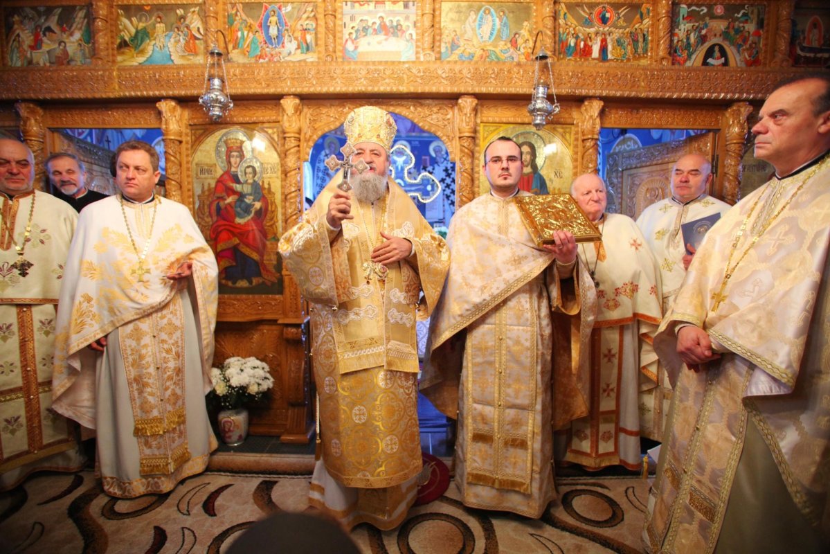 Slujiri arhiereşti în Duminica a 29-a după Rusalii 66500
