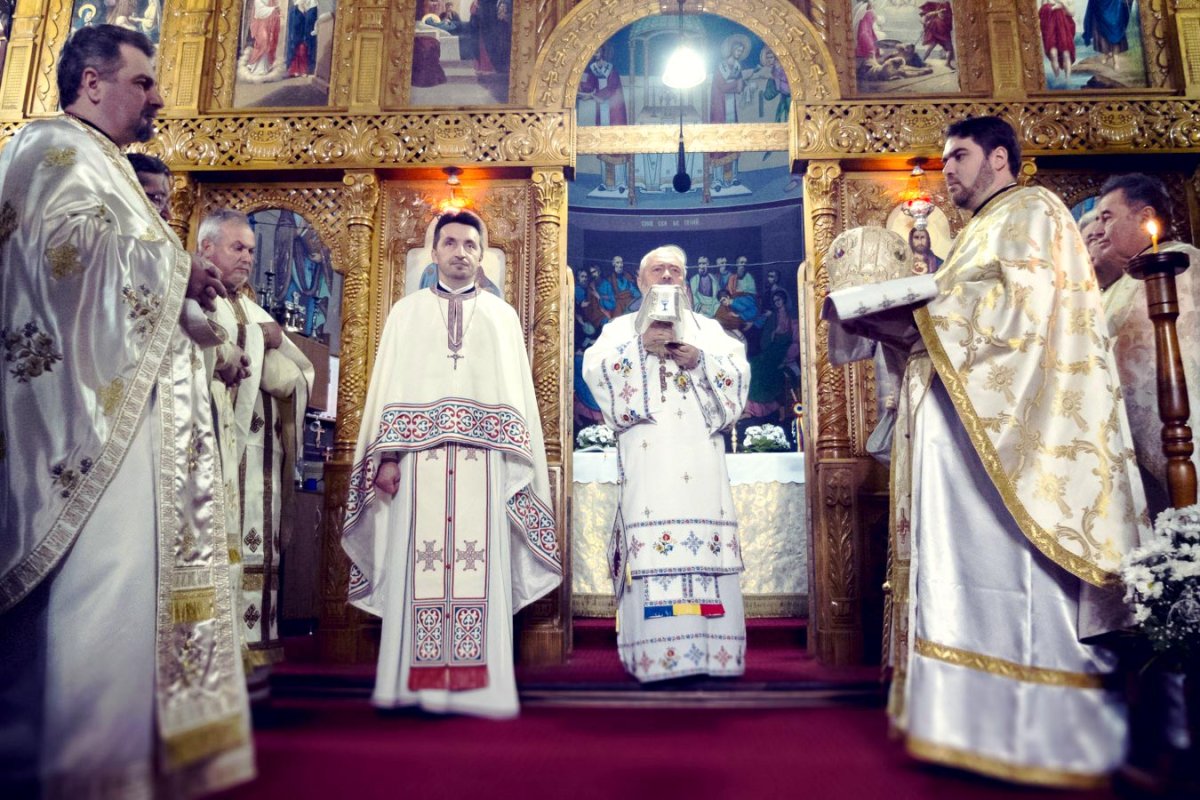 Slujiri arhiereşti în Duminica a 29-a după Rusalii 66503