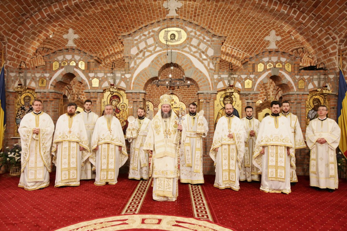 Slujiri arhiereşti în Duminica a 29-a după Rusalii 66507