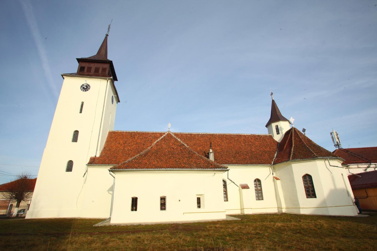 Locaşul care ocroteşte de 500 de ani oraşul Zărneşti 66363