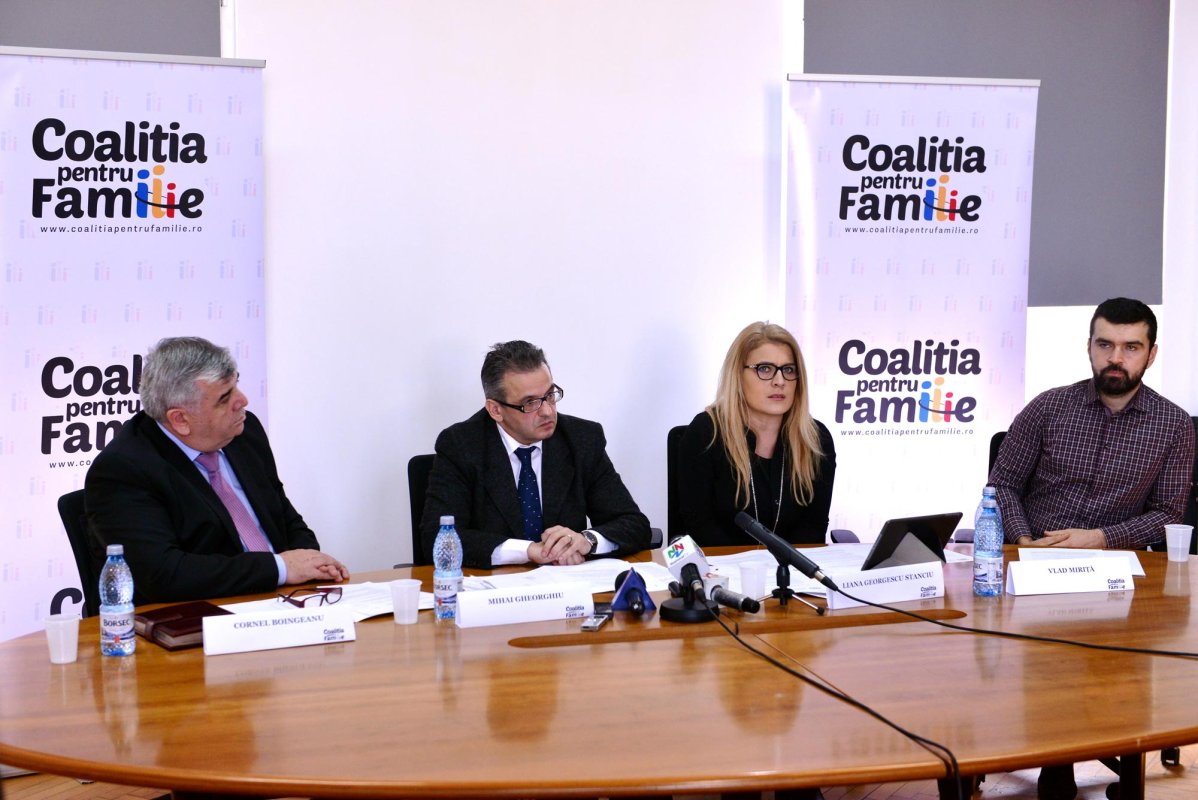 Susţine familia constituită prin căsătoria între un bărbat şi o femeie! 66412