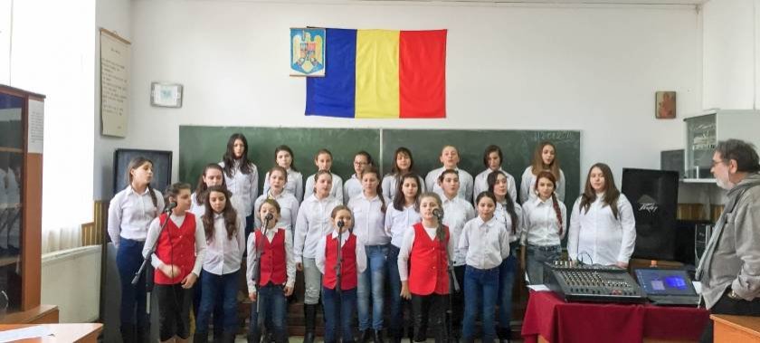 „Poveştile copilăriei“, rostite de sute de copii de la Grajduri 66310