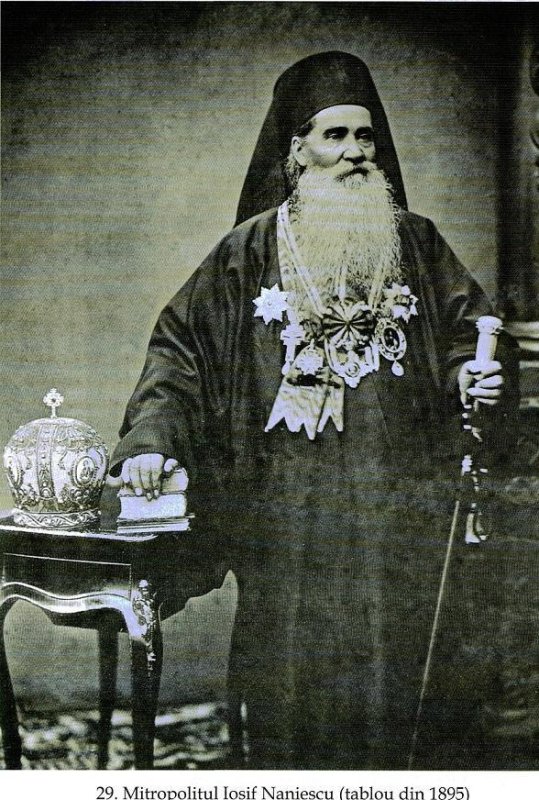 Mitropolitul Iosif Naniescu zâmbeşte dintr-o frescă, la Iaşi 66110