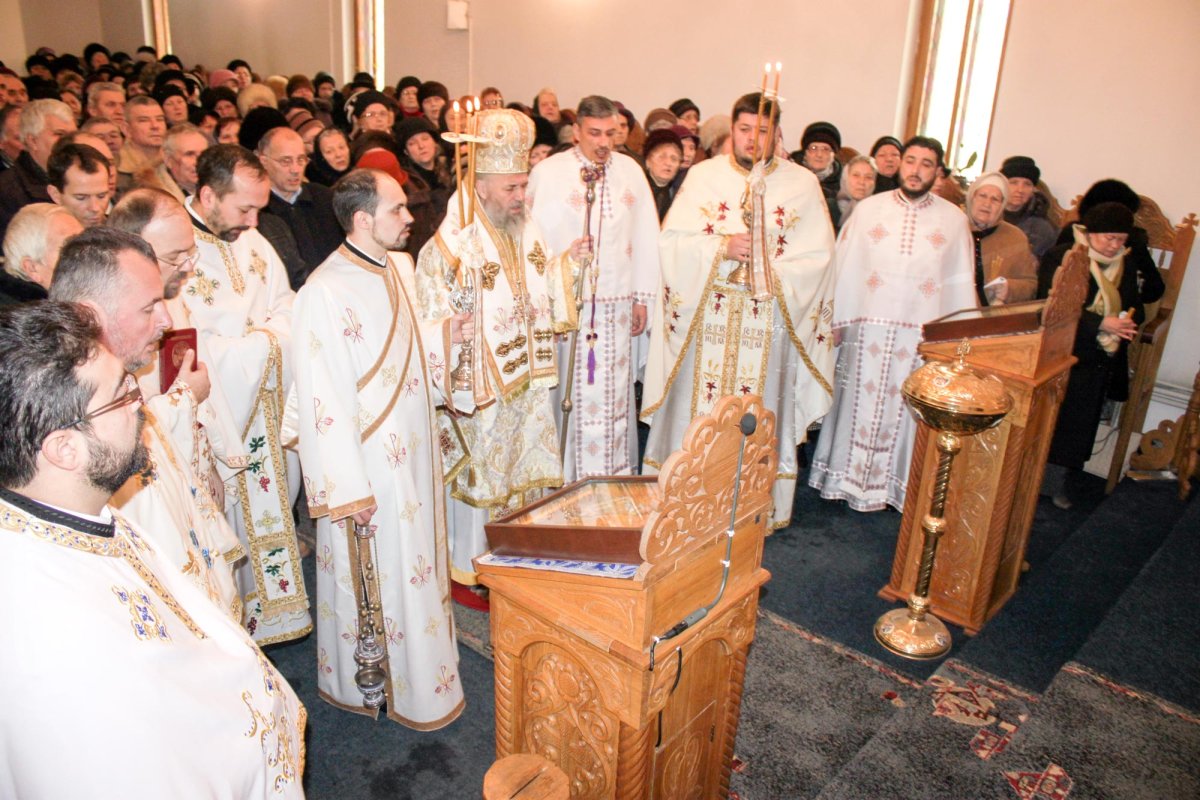 Hramuri de parohii şi instituţii şcolare 66089