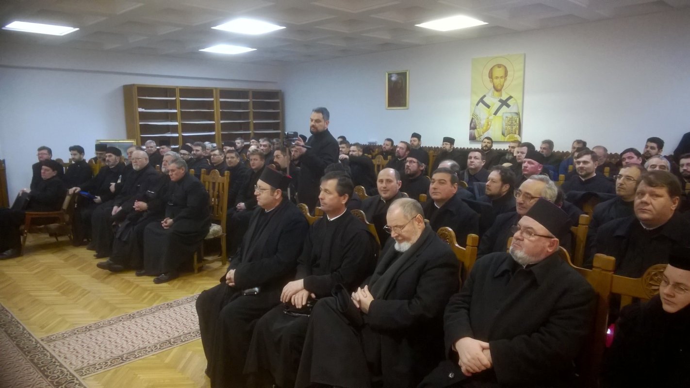 Conferinţă dedicată educaţiei copiilor, la Protopopiatul Bacău 66000