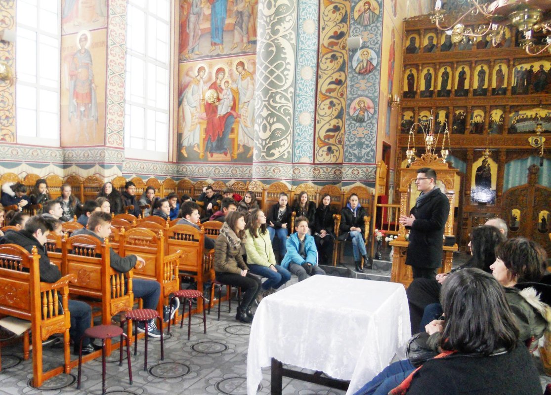 Activitate cu elevii la parohia clujeană „Naşterea Domnului” 65953