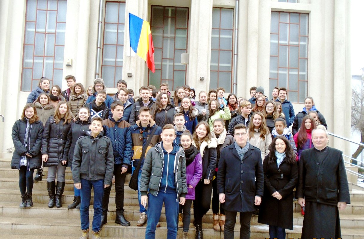 Activitate cu elevii la parohia clujeană „Naşterea Domnului” 65955