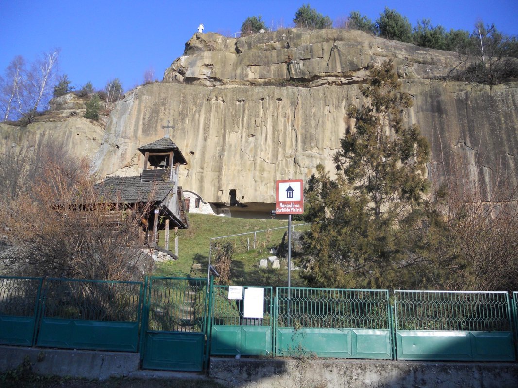 Mănăstirea unde se trăiește taina începuturilor 65921